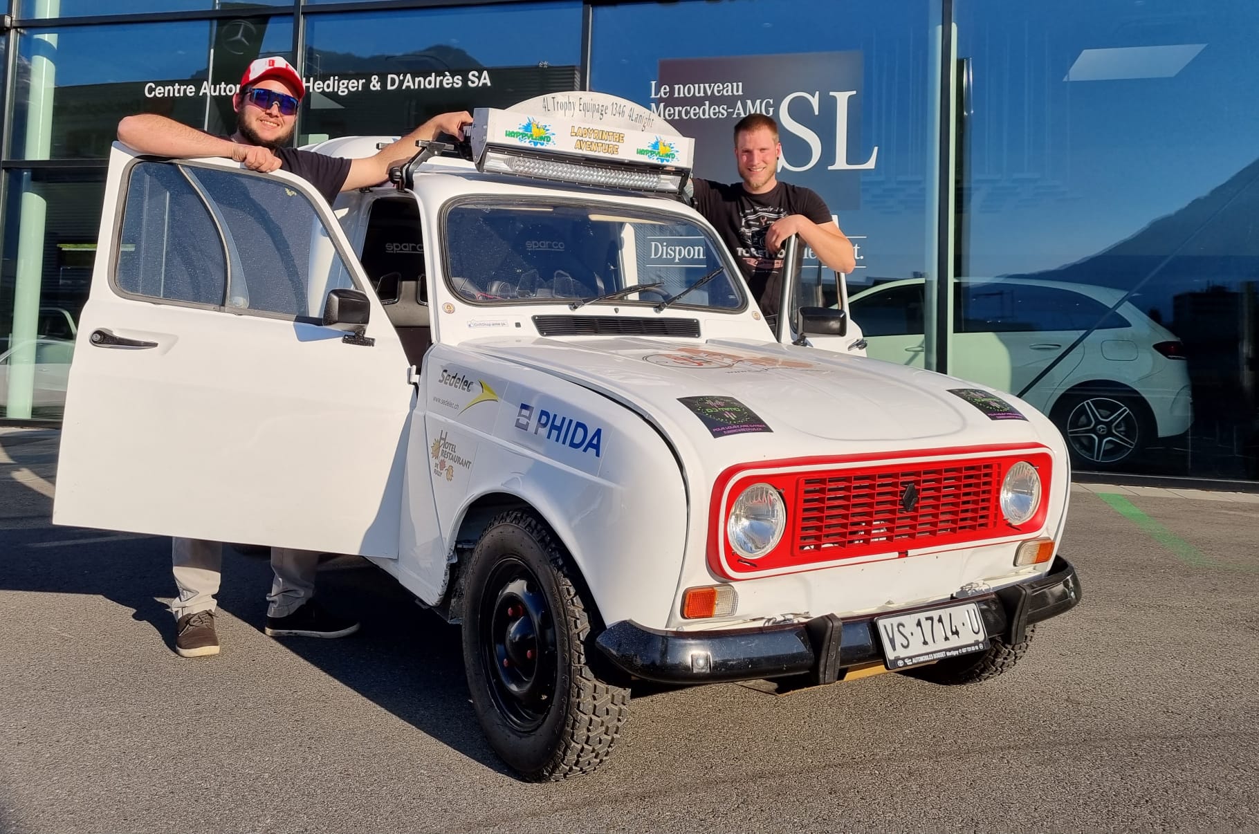 LTDS - Deux Valaisans s’apprêtent à traverser le désert marocain à bord d’une voiture des années 1960 