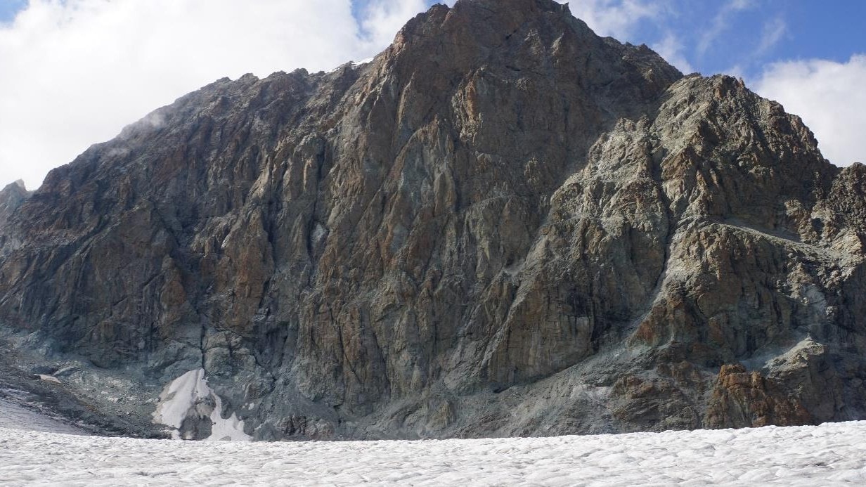 Un alpiniste allemand disparu depuis 1990 a été retrouvé sur le glacier du Stockji