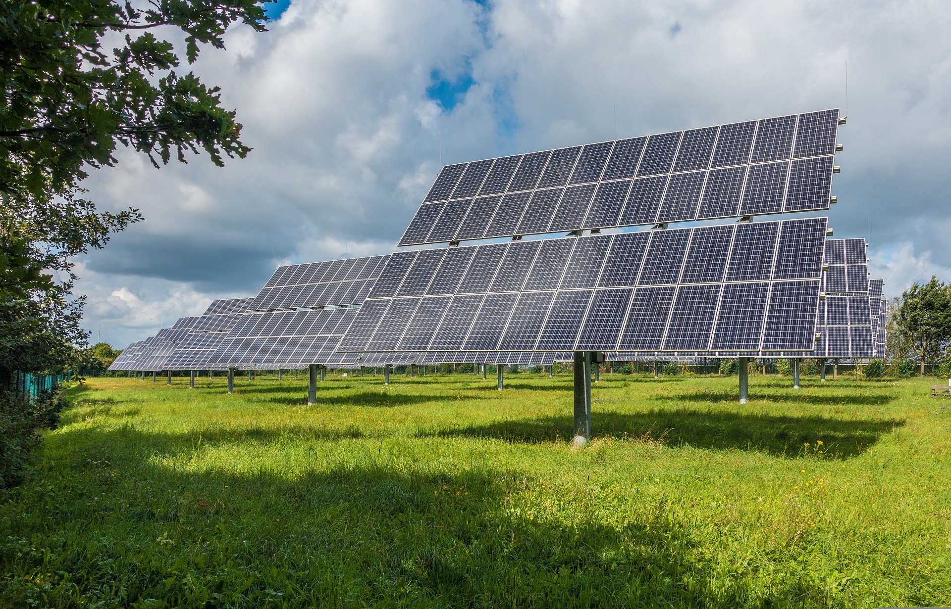 Grandes installations photovoltaïques : le Conseil d'Etat valaisan lance la création d’une task force cantonale