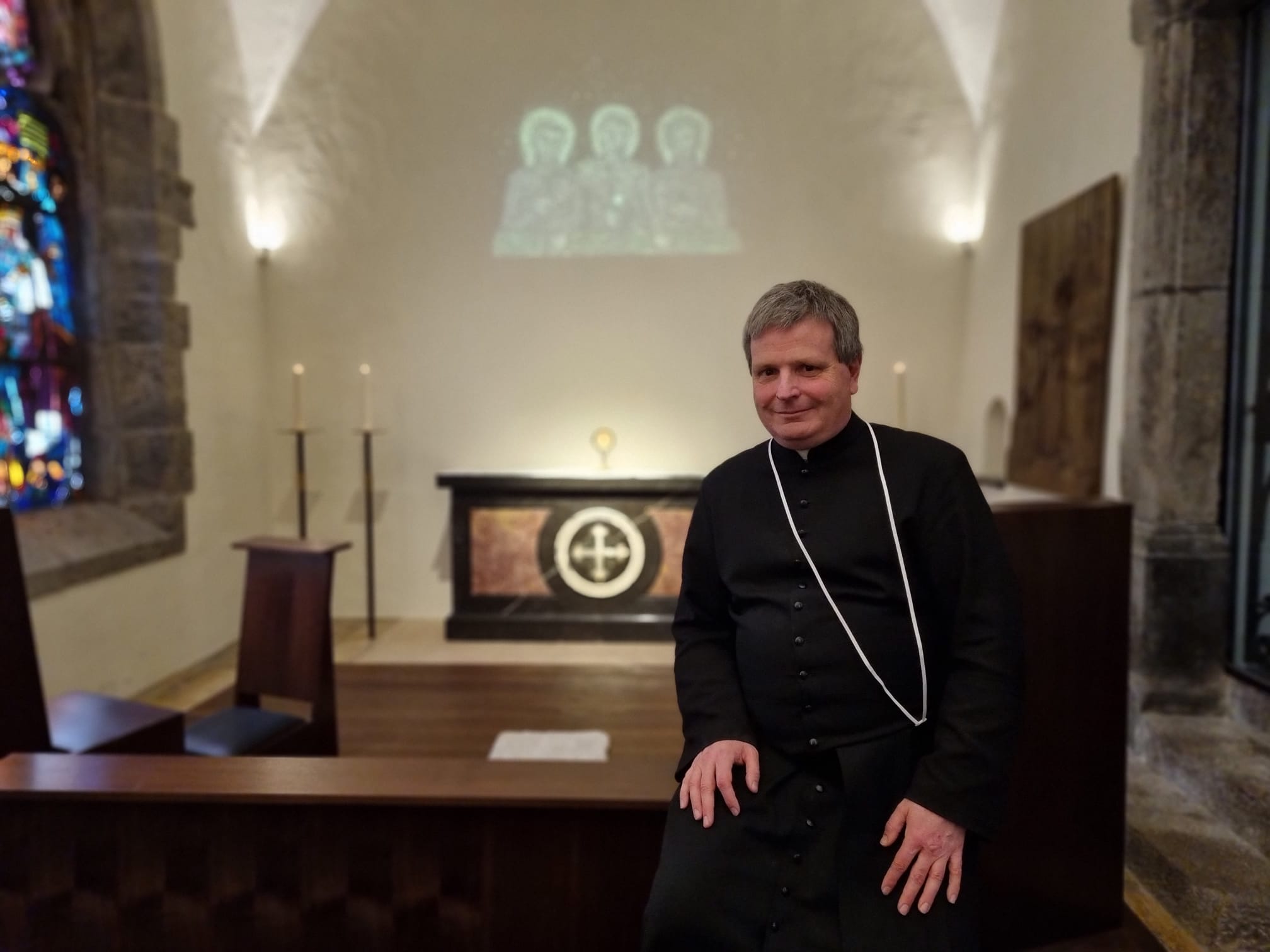 Abbaye de St-Maurice: une centaine de fidèles se relayent jour et nuit pour prier