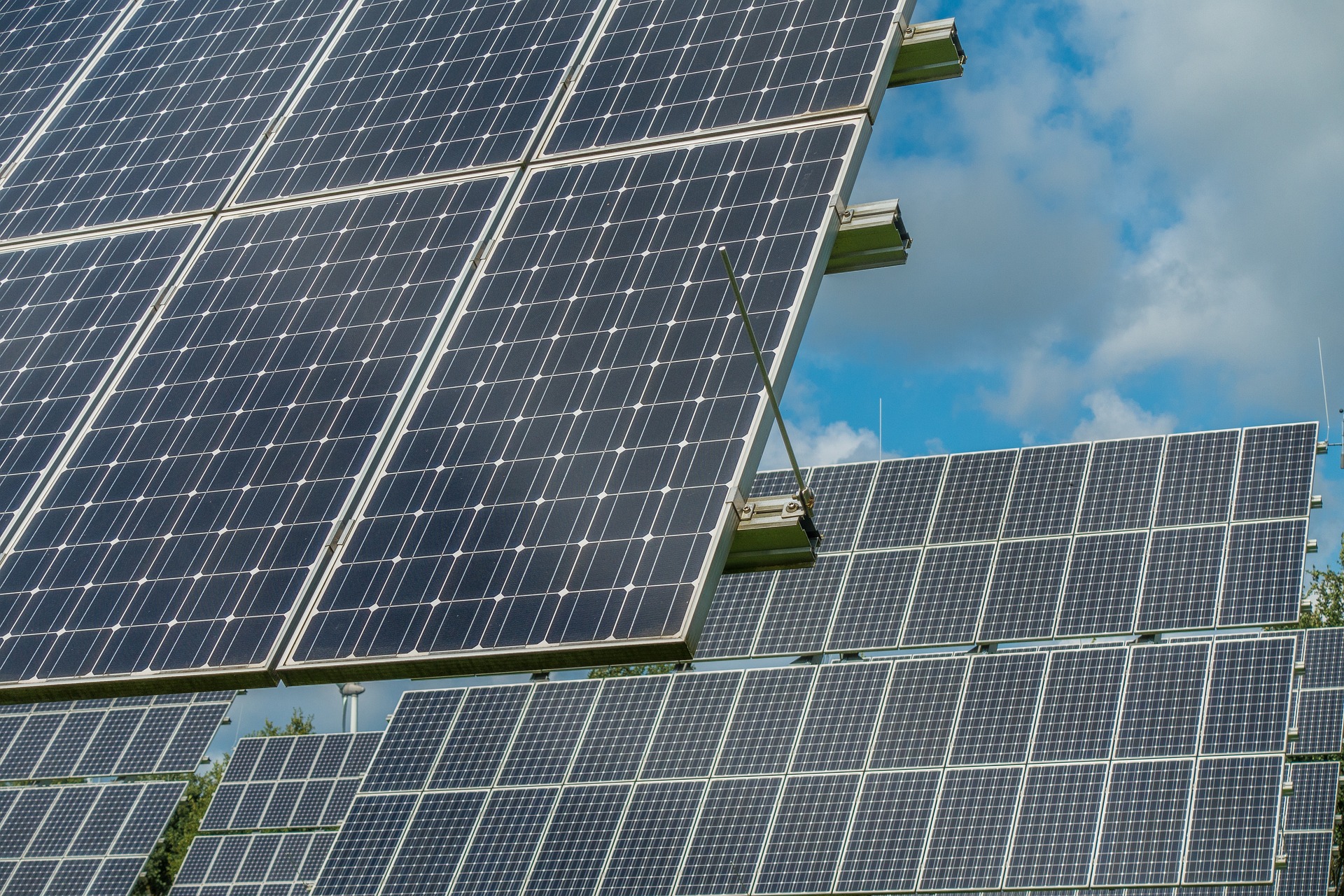 Feu vert du Grand Conseil valaisan aux grandes installations photovoltaïques