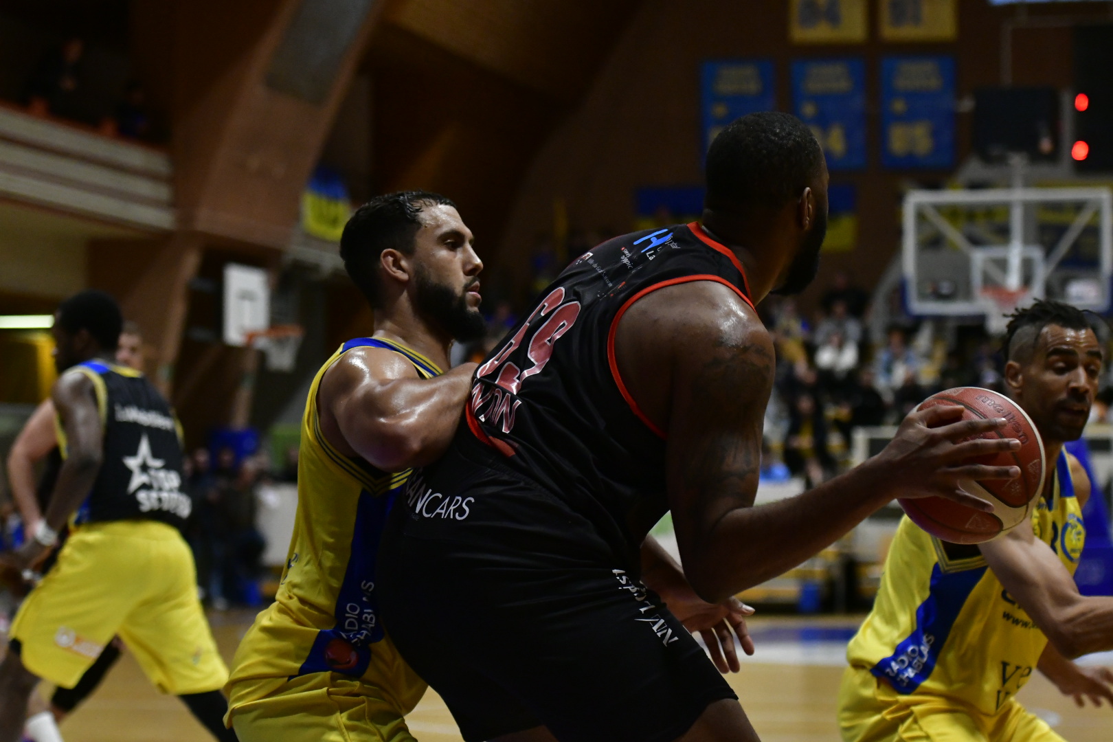 Basket: Après avoir tout donné, Vevey cède contre Genève, alors que Monthey repart battu de Neuchâtel