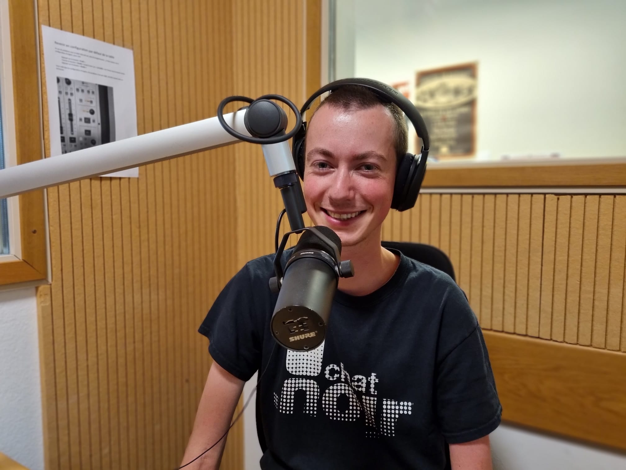 Comment se faire une place dans le milieu littéraire très concurrentiel ? Le jeune auteur Chester Civelli témoigne