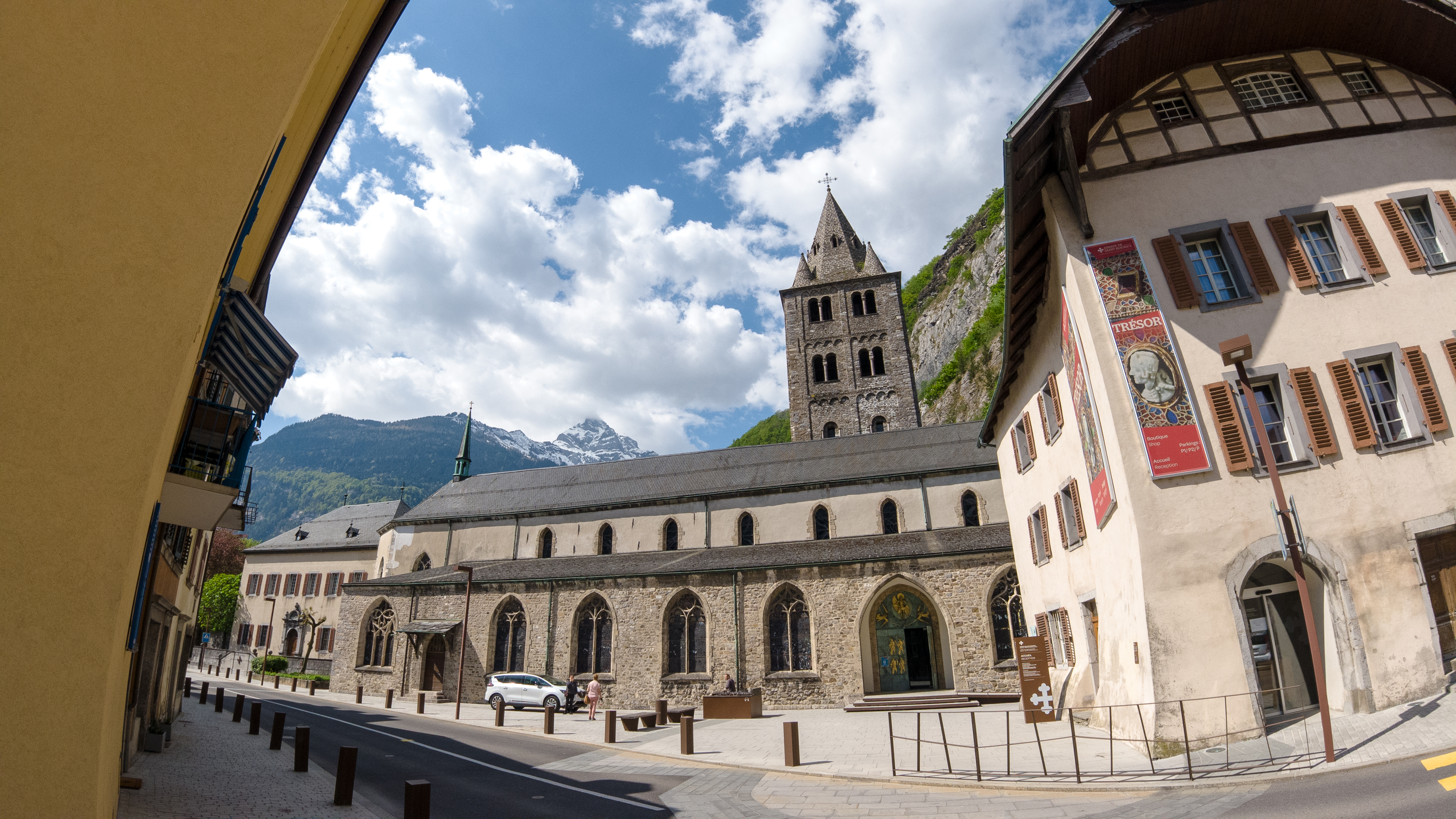 Abbaye de St-Maurice : Les langues se délient