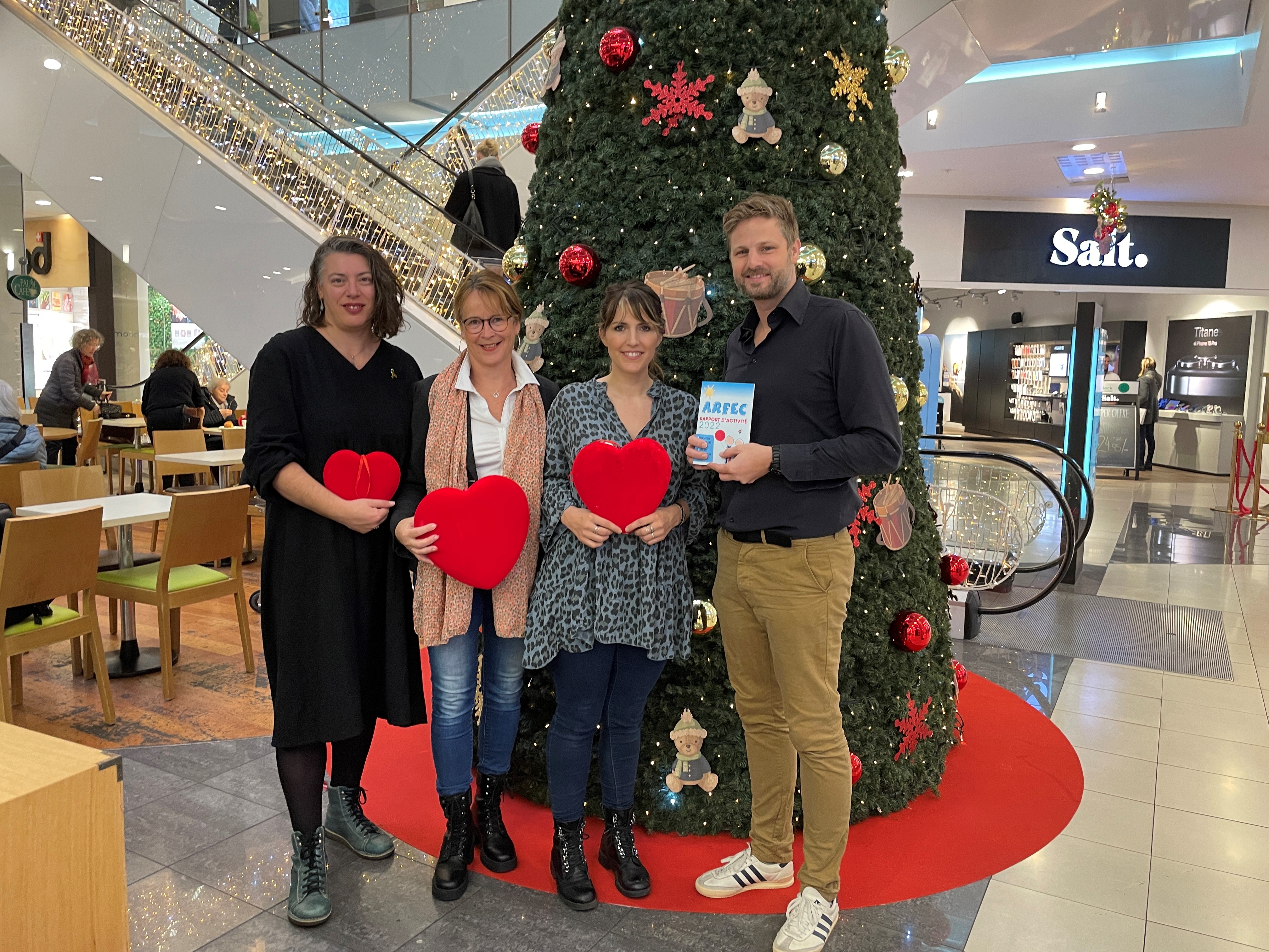 Sapin du coeur à Vevey: de la générosité pour les familles confrontées au cancer infantile