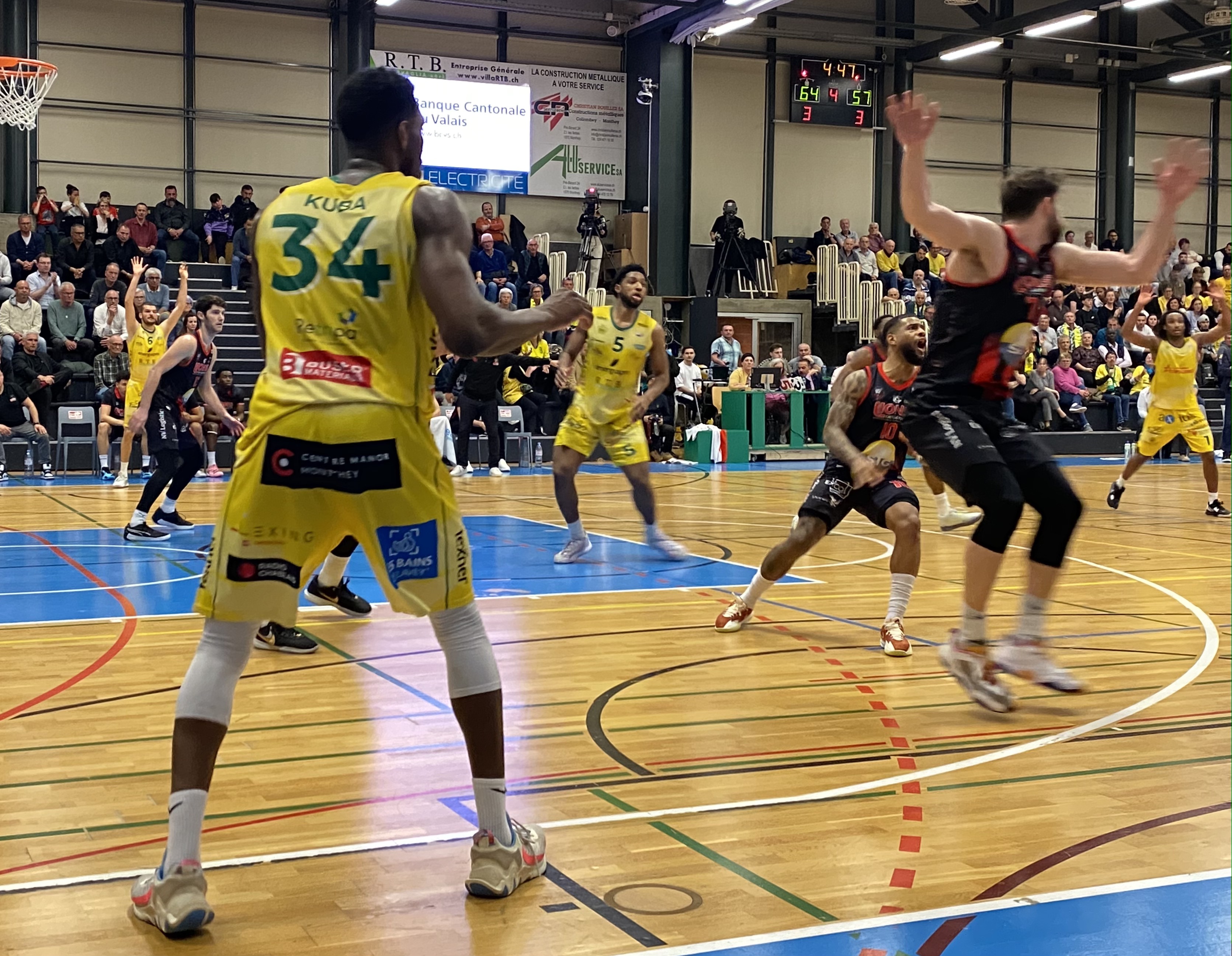 Basket: au forceps, Monthey s'est offert une balle de match
