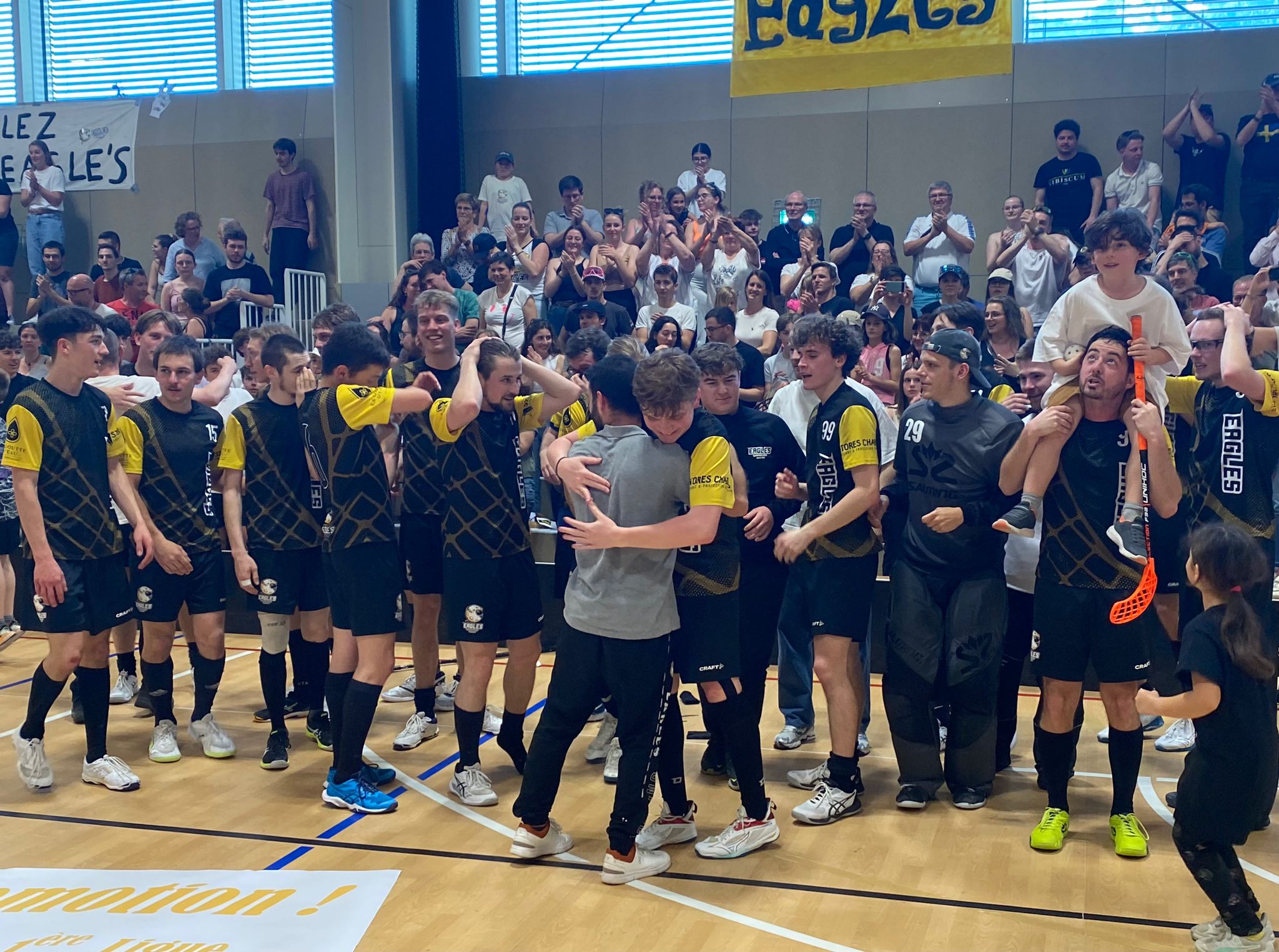 Unihockey: Aigle renversant, Aigle promu !