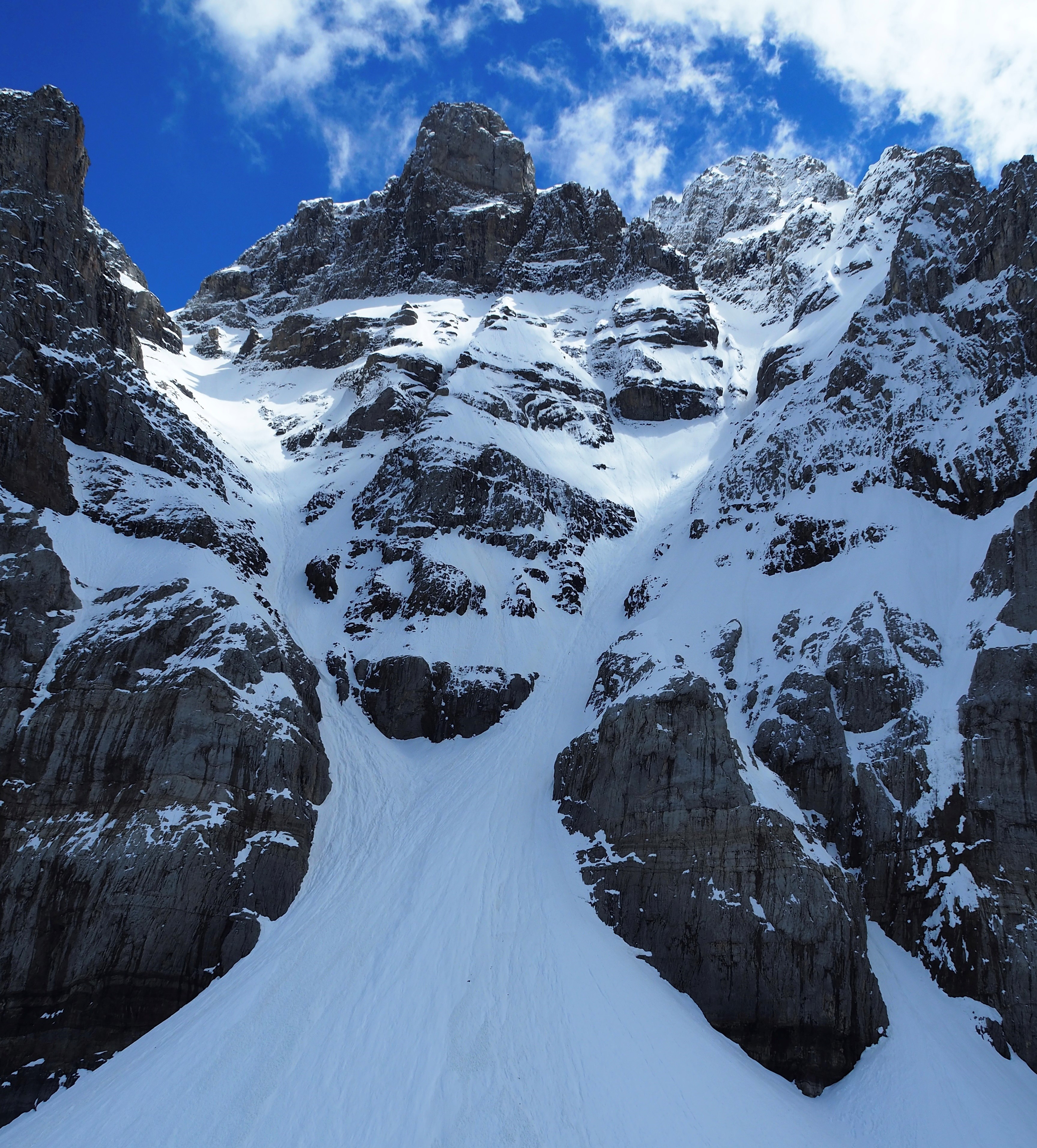 Val d'illiez: un skieur fait une chute mortelle dans un couloir des Dents-du-Midi