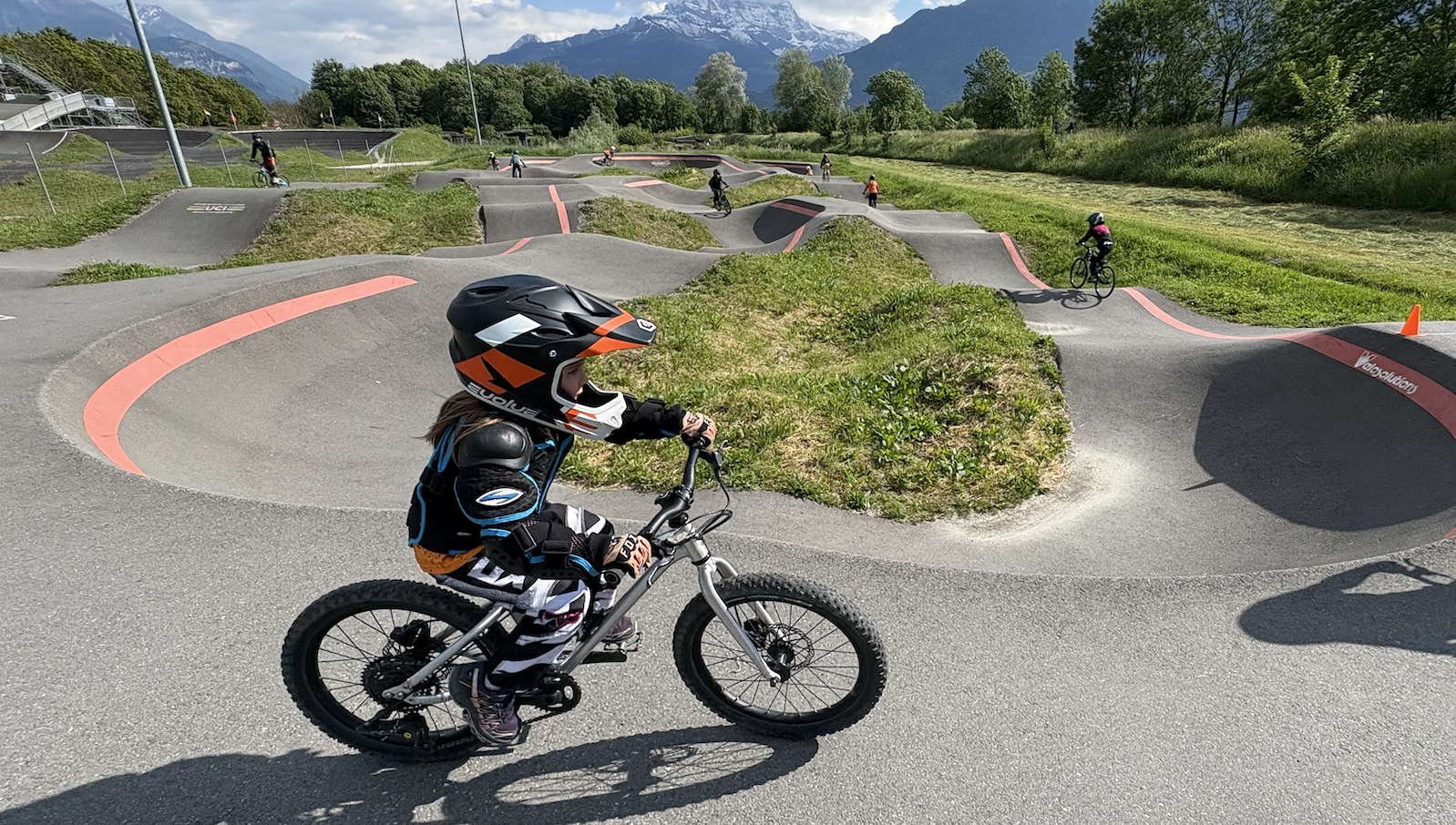 Pumptrack et bonne ambiance à Aigle