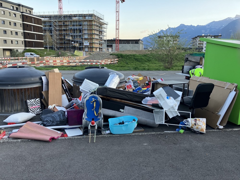 Face à la hausse des incivilités liées au tri des déchets, Collombey-Muraz prend des mesures.