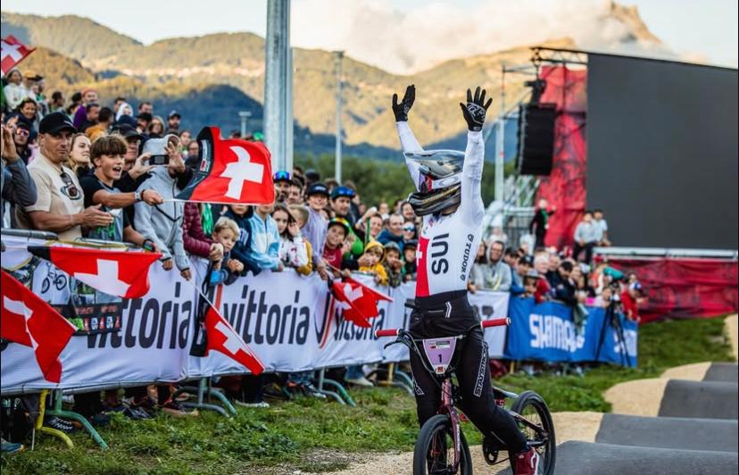 "Je pense que ça va rester dans les mémoires" - Les athlètes paticipant aux Mondiaux de VTT savourent