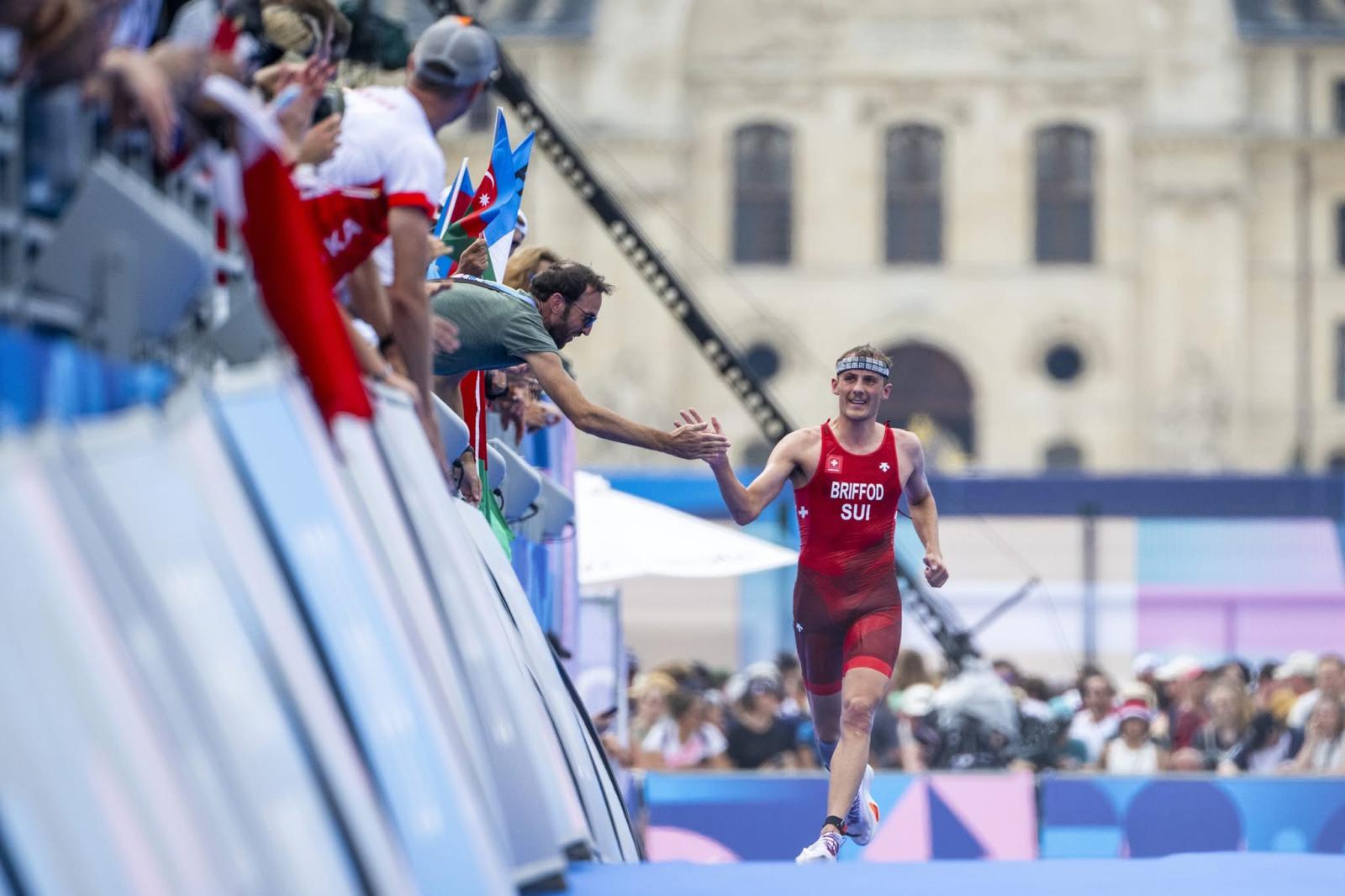 &quot;Ça ne pouvait plus continuer&quot; - Adrien Briffod arrête sa carrière de triathlète pour préserver sa santé mentale