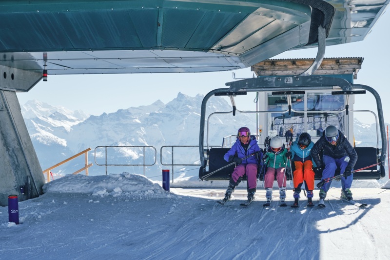https://radiochablais.ch/images/2026/01/07/famille-en-ski-a-villars_800.jpg