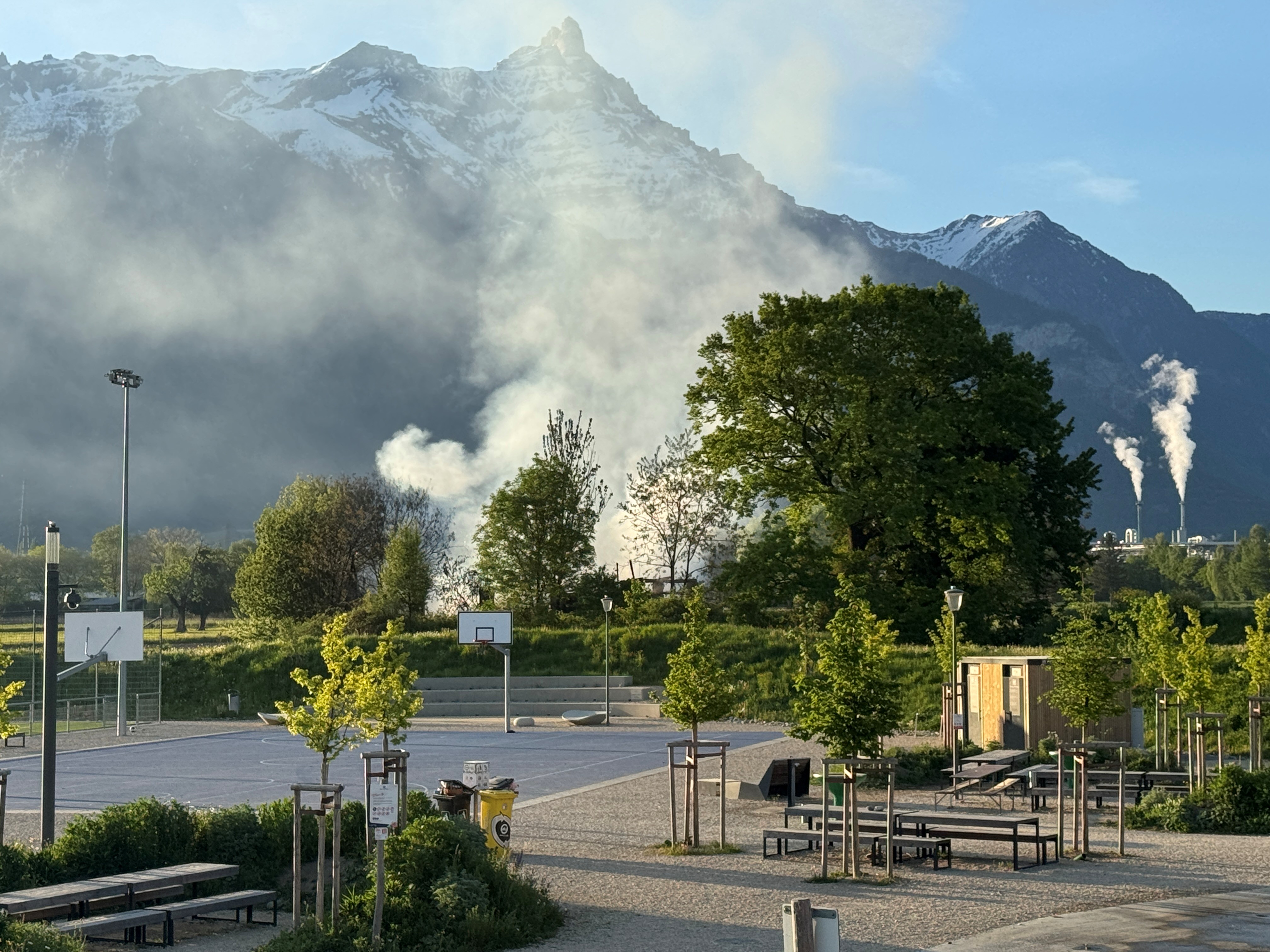 Monthey : une grange entièrement détruite par les flammes 