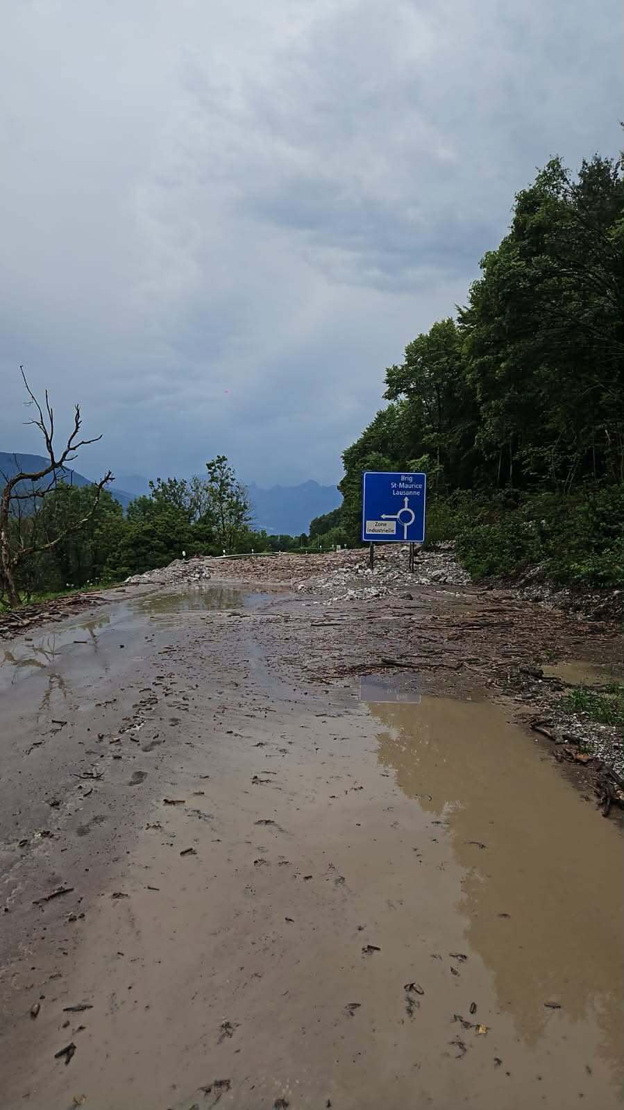 https://radiochablais.ch/images/2026/07/01/Coulee-de-boue-n-2.jpg