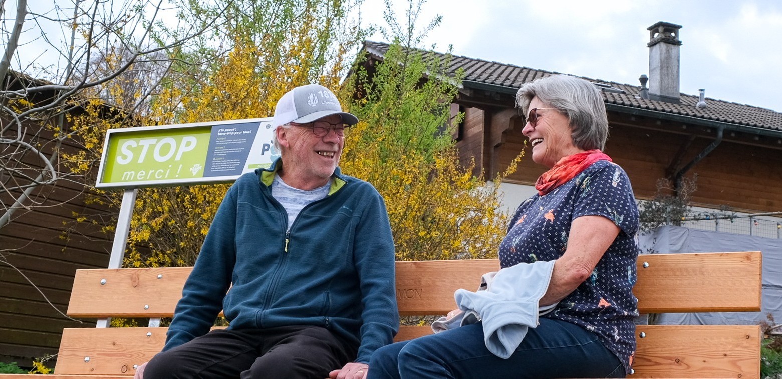 Champéry : l'auto-stop retrouvera ses lettres de noblesse grâce à des bancs dédiés  