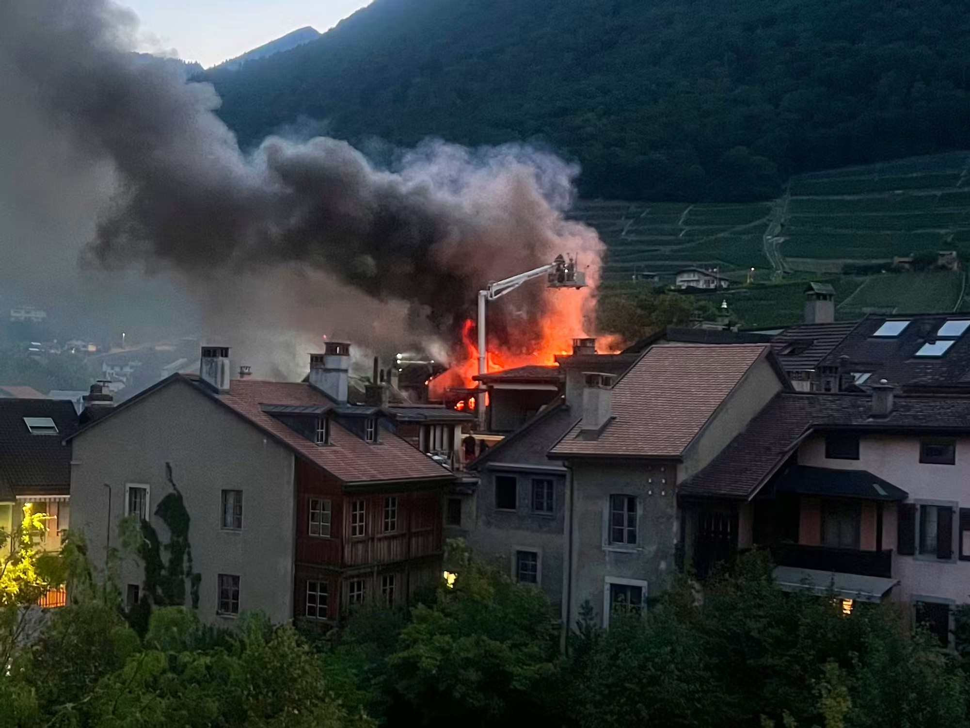 https://radiochablais.ch/images/2026/08/03/incendieaigle.jpg