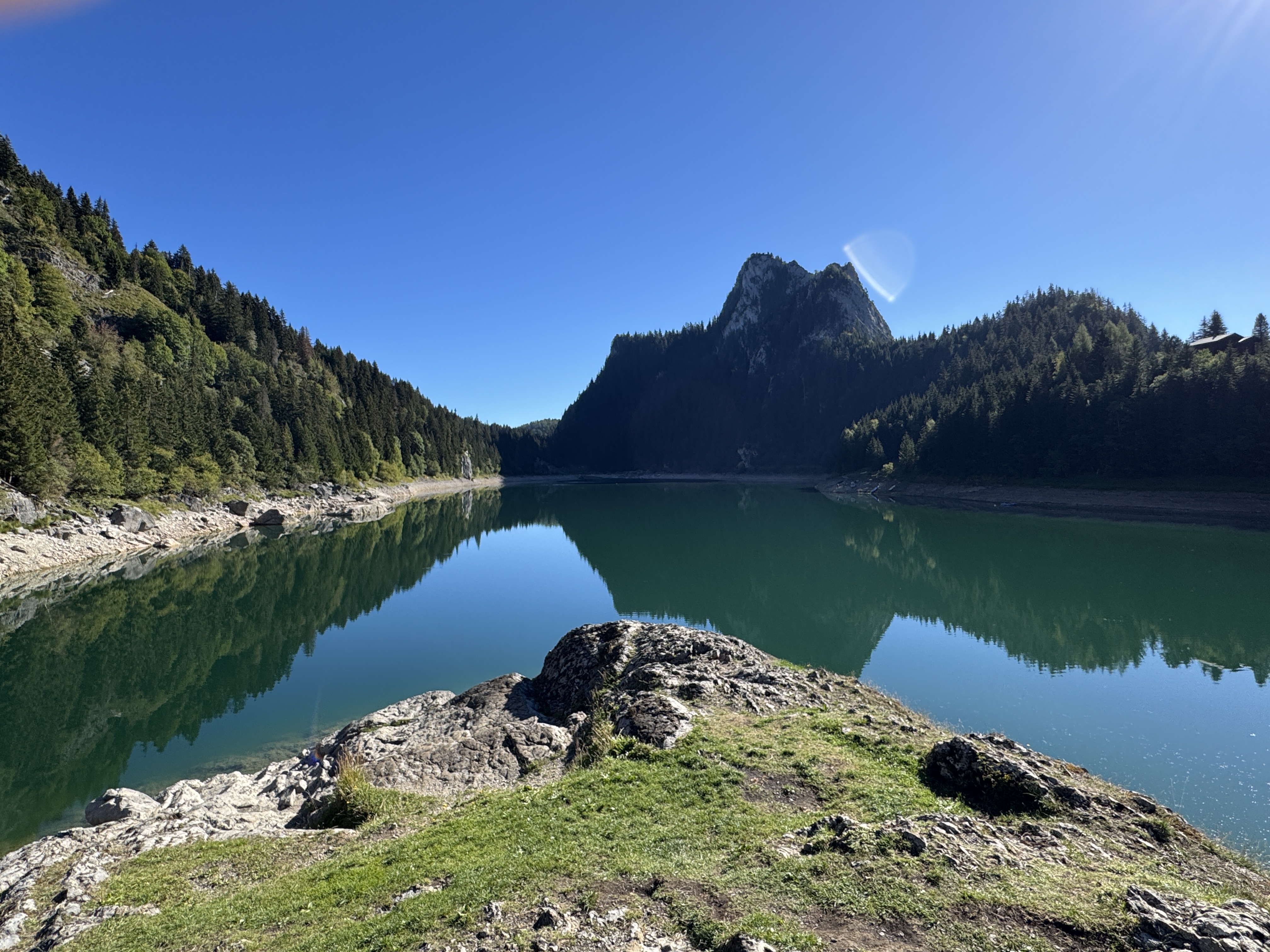 Lac de Taney : l'accès touristique mieux régulé satisfait les habitants et restaurateurs